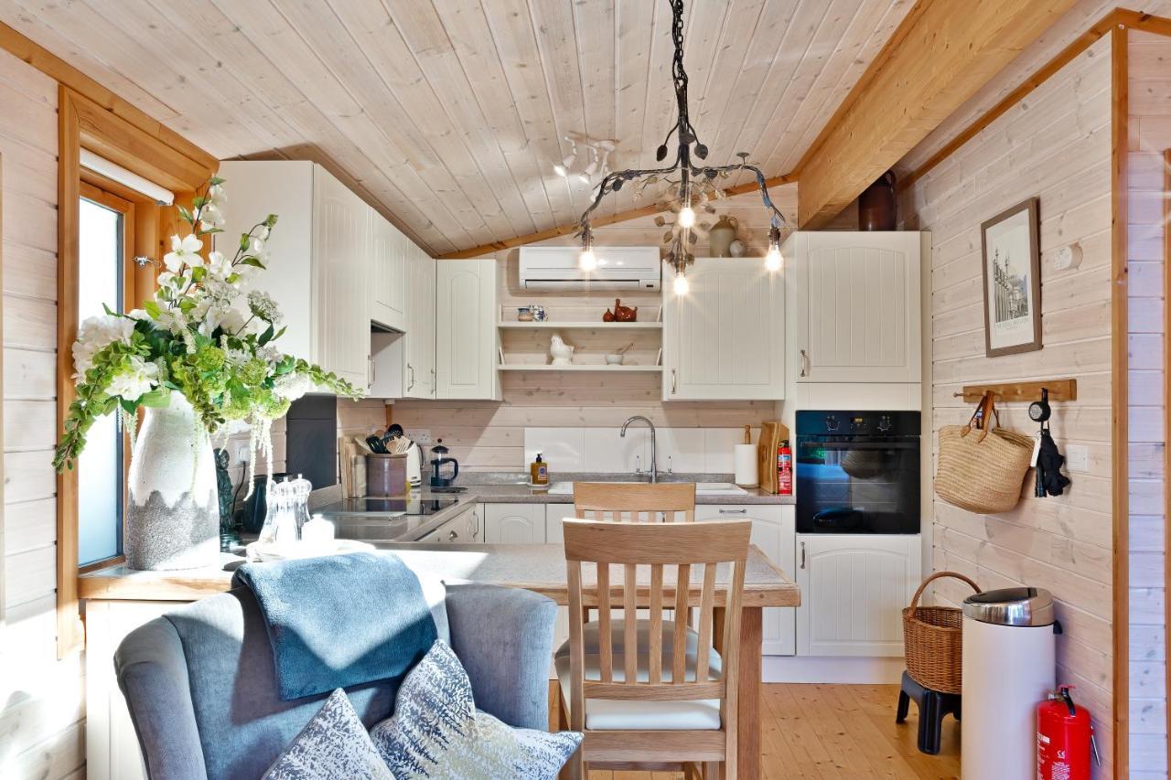 The Lodge - Luxury Lodge With Super King Size Bed, Kitchen & Shower Room Hurstpierpoint Buitenkant foto