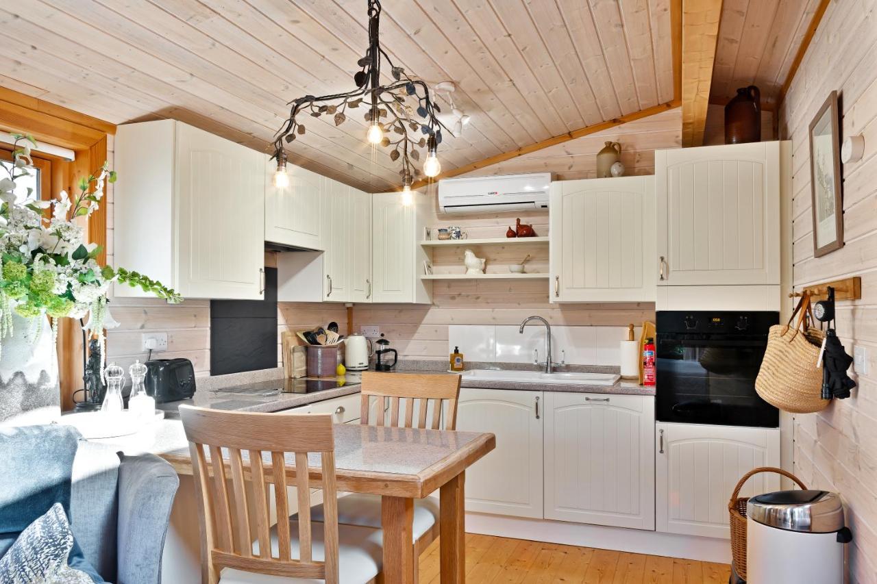 The Lodge - Luxury Lodge With Super King Size Bed, Kitchen & Shower Room Hurstpierpoint Buitenkant foto